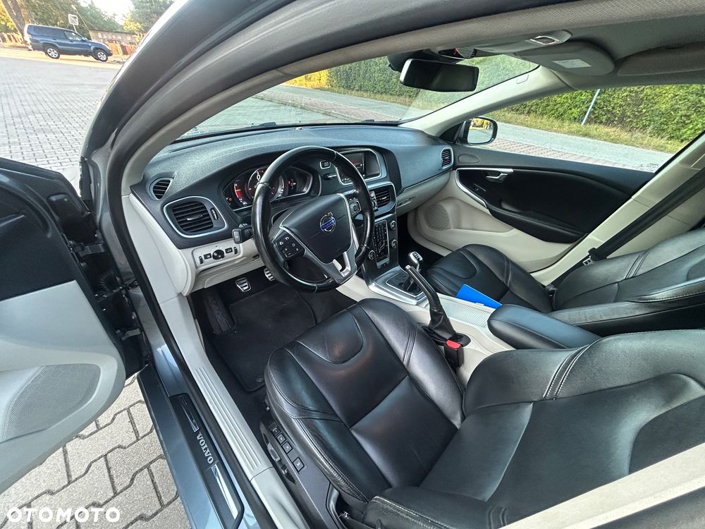 Volvo V40 D4 Momentum - 18