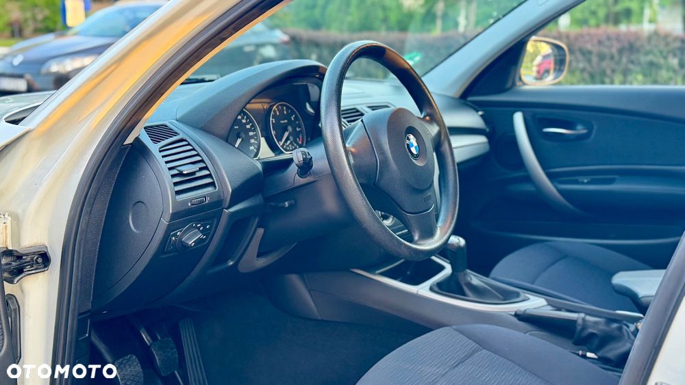 BMW Seria 1 116i - 30