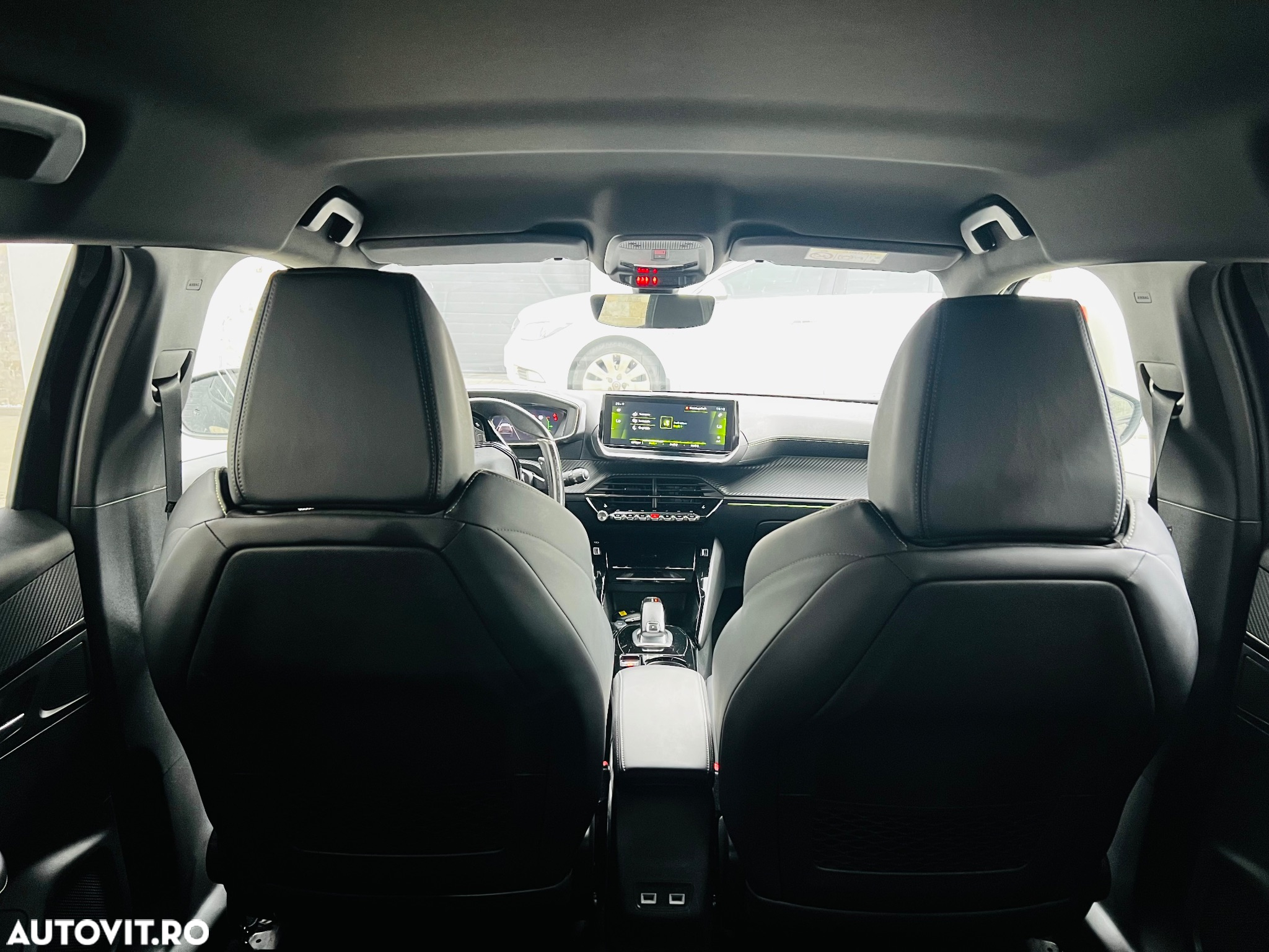 Peugeot 2008 1.5 BlueHDI 130 S&S EAT8 GT - 9