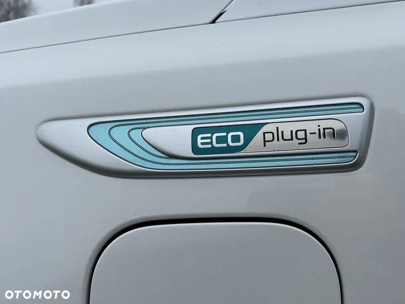 Kia Optima Plug-in Hybrid - 12