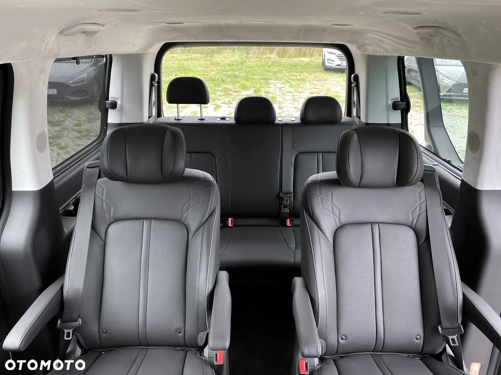 Hyundai Staria 1.6 T-GDI HEV Luxury - 16