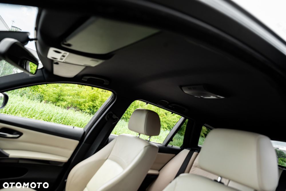 BMW Seria 3 325i xDrive Edition Exclusive - 26