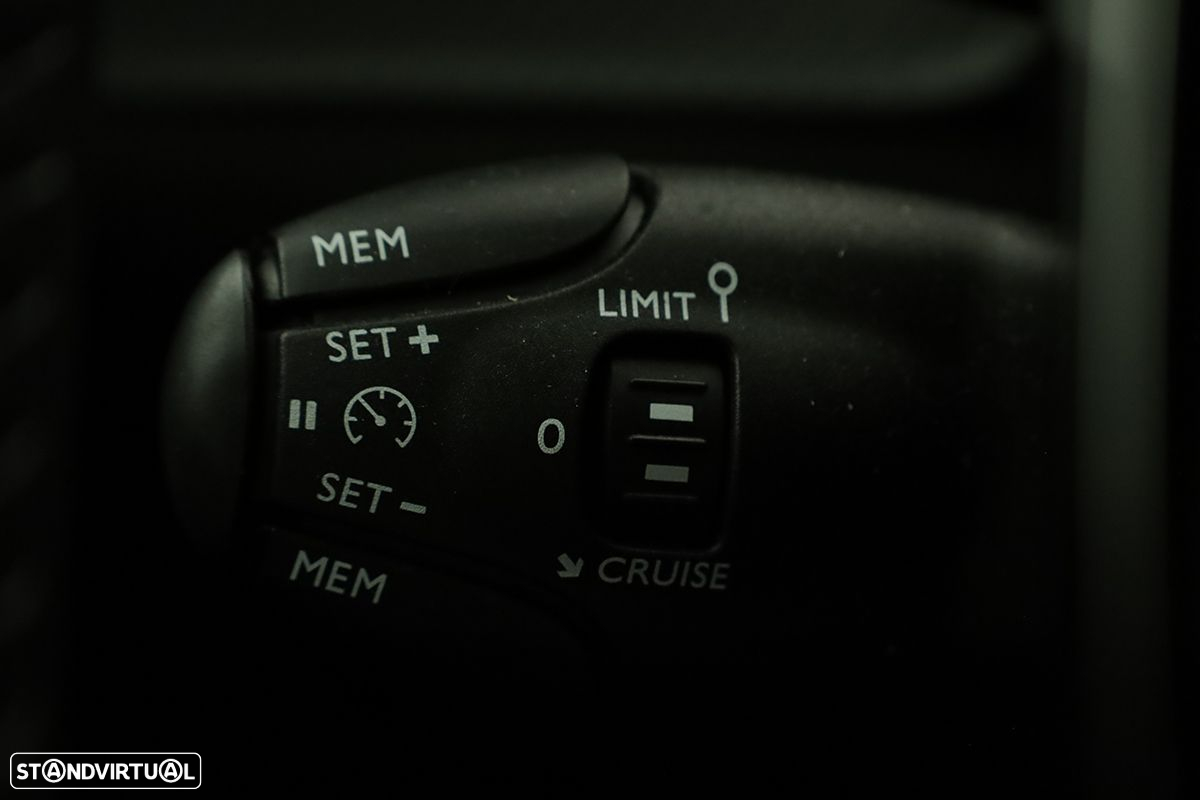 Peugeot 2008 1.2 PureTech Allure - 18