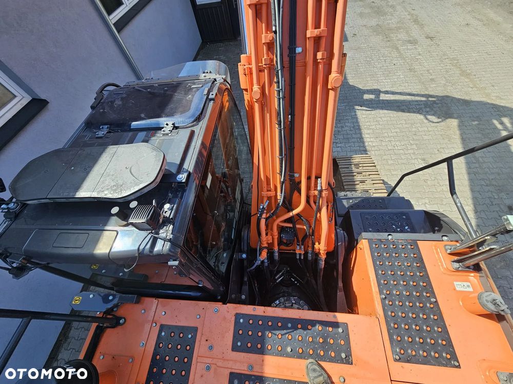 Hitachi ZX250LC-6 - 17