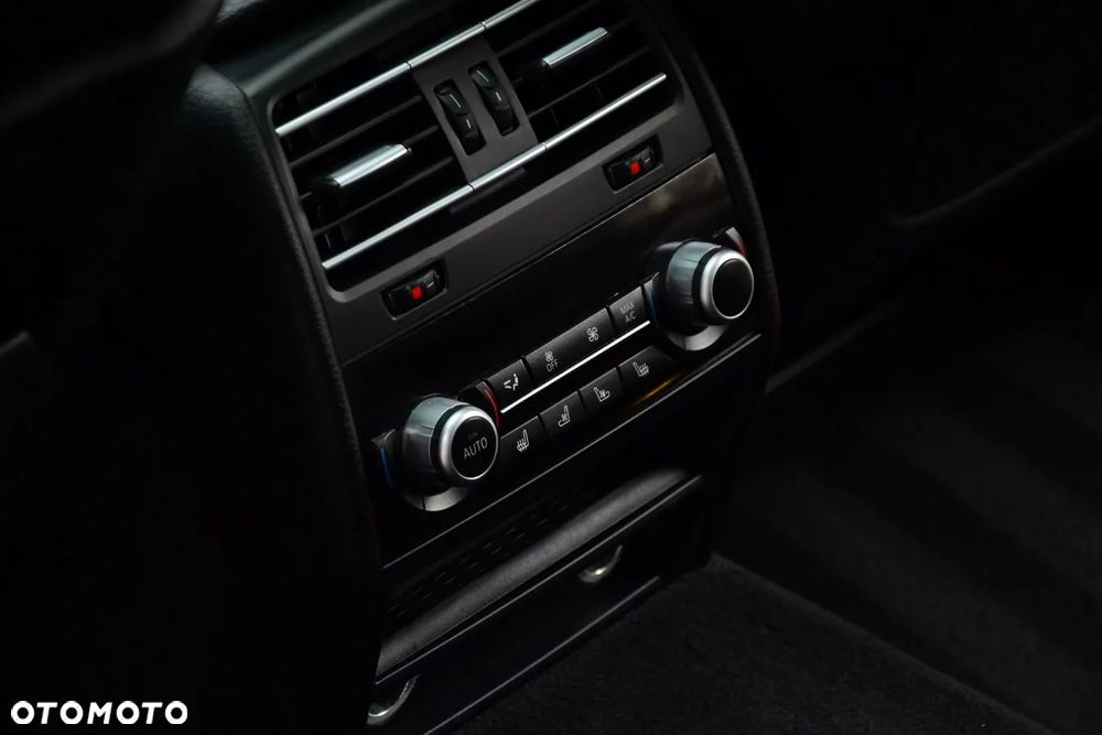 BMW Seria 7 750Ld xDrive - 29