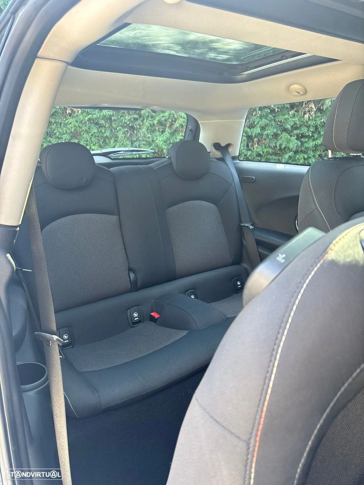 MINI 3 Portas Cooper D 60 Years Chili - 13