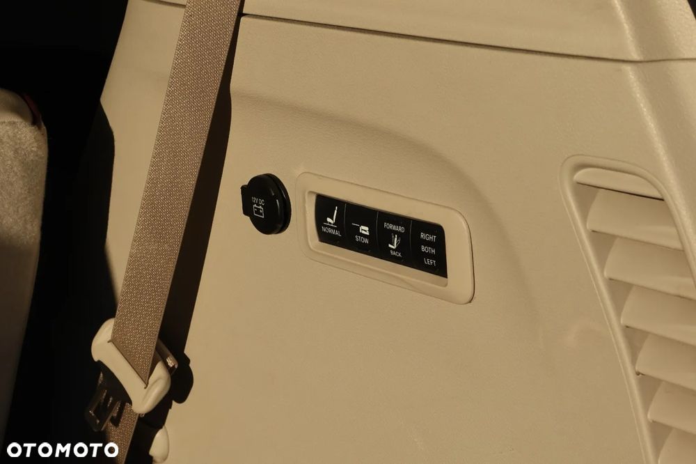 Chrysler Pacifica - 36