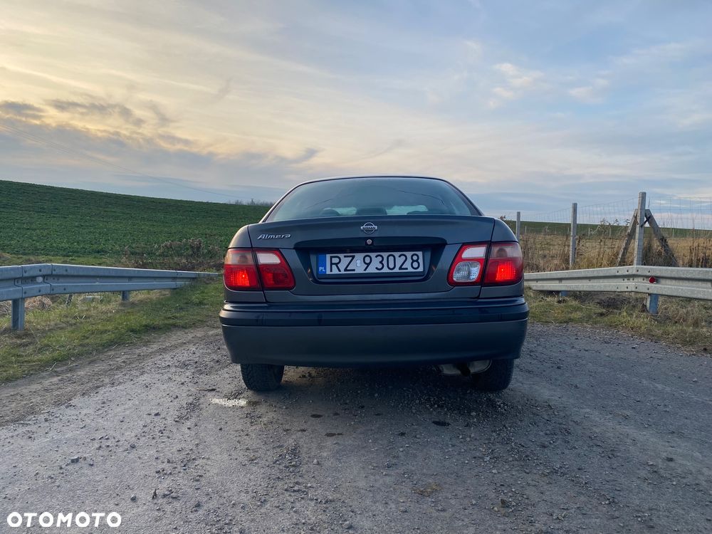 Nissan Almera 1.8 Comfort - 8