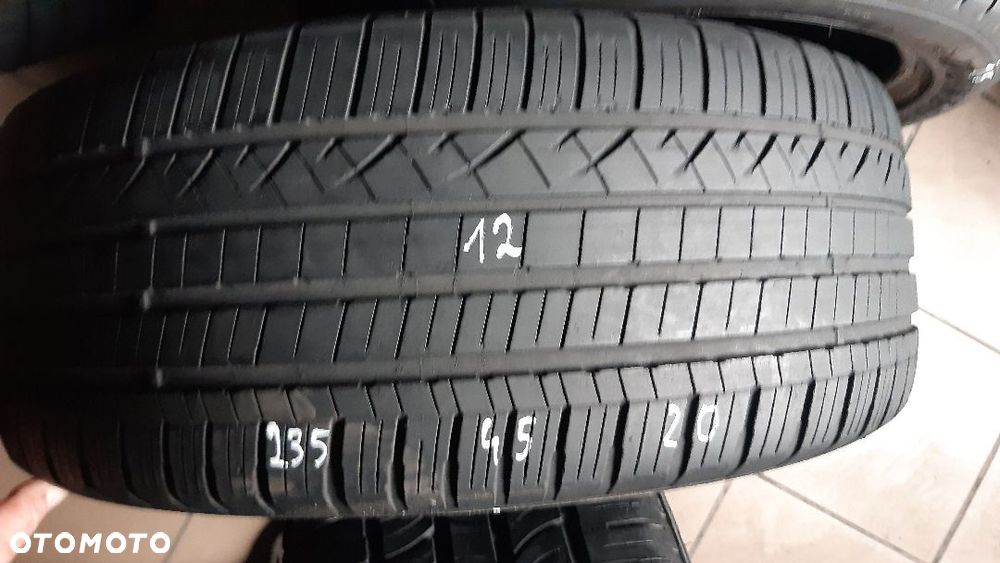 Dunlop 235/45/20 nr 12