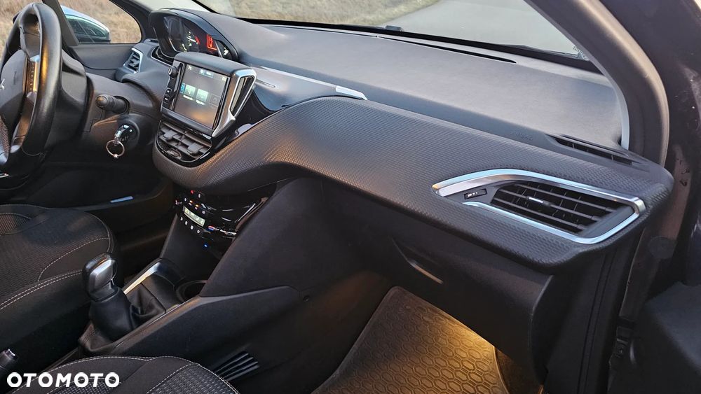 Peugeot 208 1.2 PureTech Allure S&S - 11