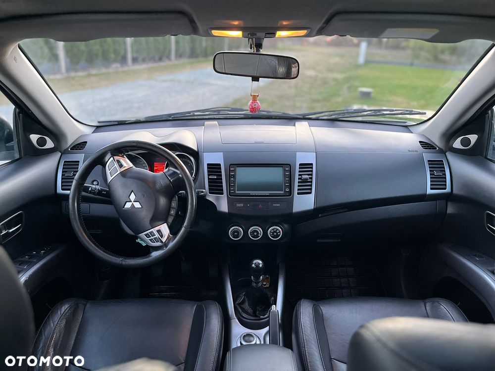 Mitsubishi Outlander 2.0 DID Instyle NAVI - 5
