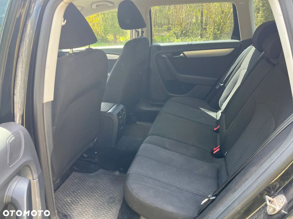 Volkswagen Passat - 12