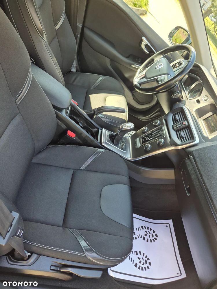 Volvo V40 D2 Momentum - 9