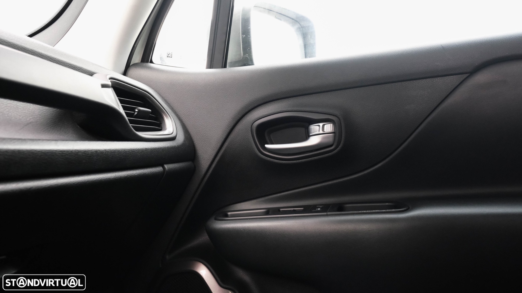 Jeep Renegade 1.6 MJD Limited - 22