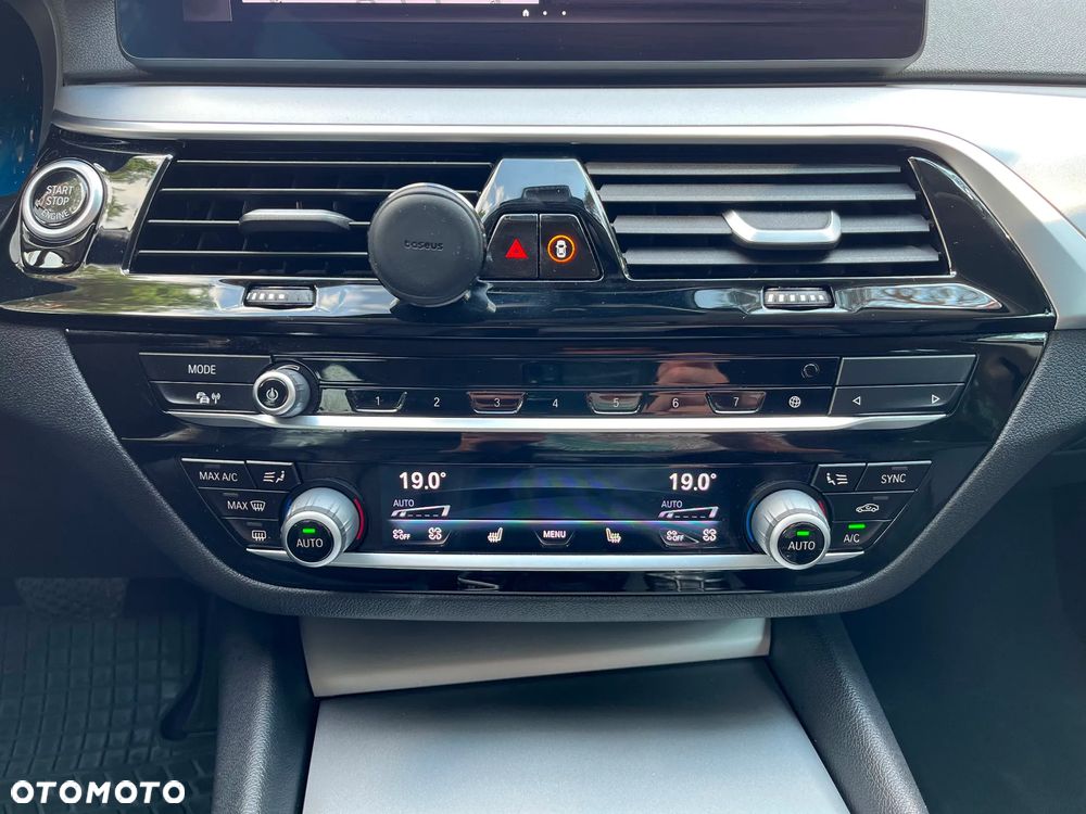 BMW Seria 5 520d M Sport - 32