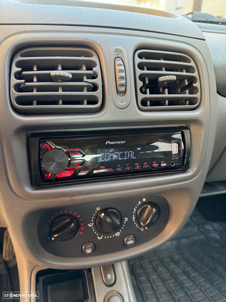 Renault Clio 1.2 - 11