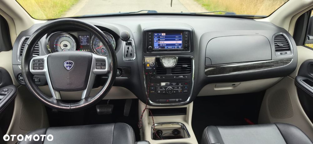 Lancia Voyager 2.8CRD Platinum - 10