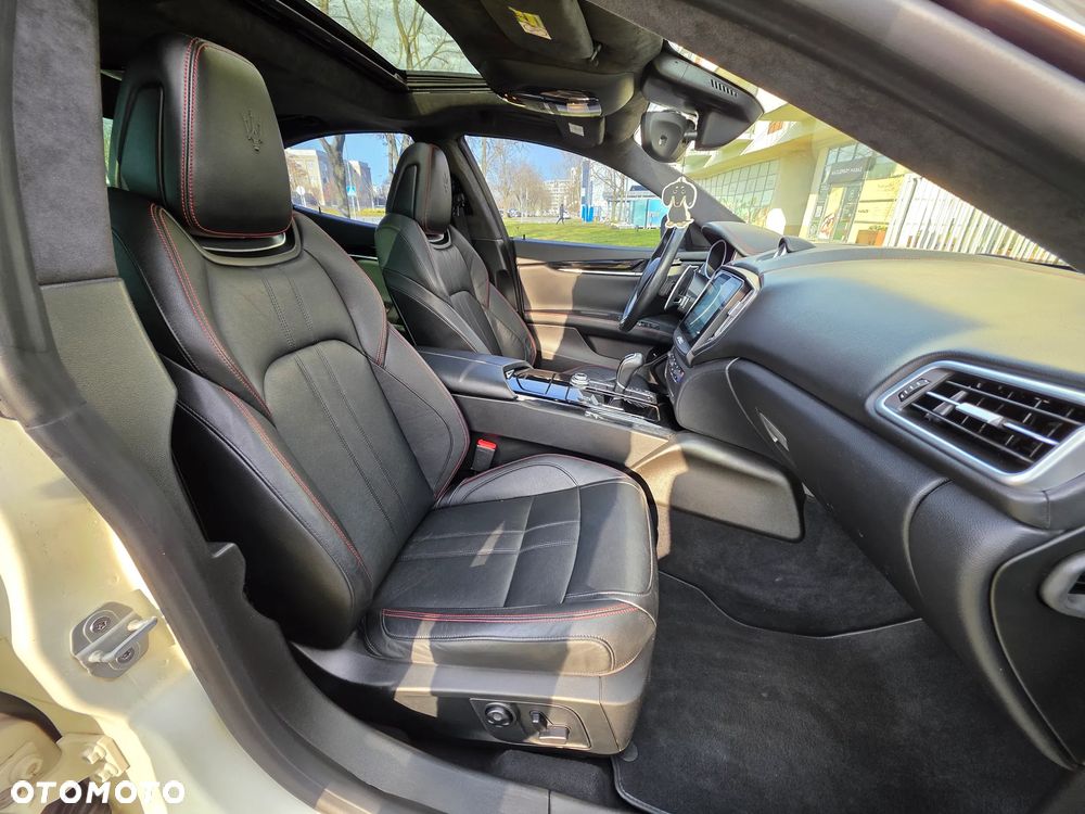 Maserati Ghibli S GranSport - 36