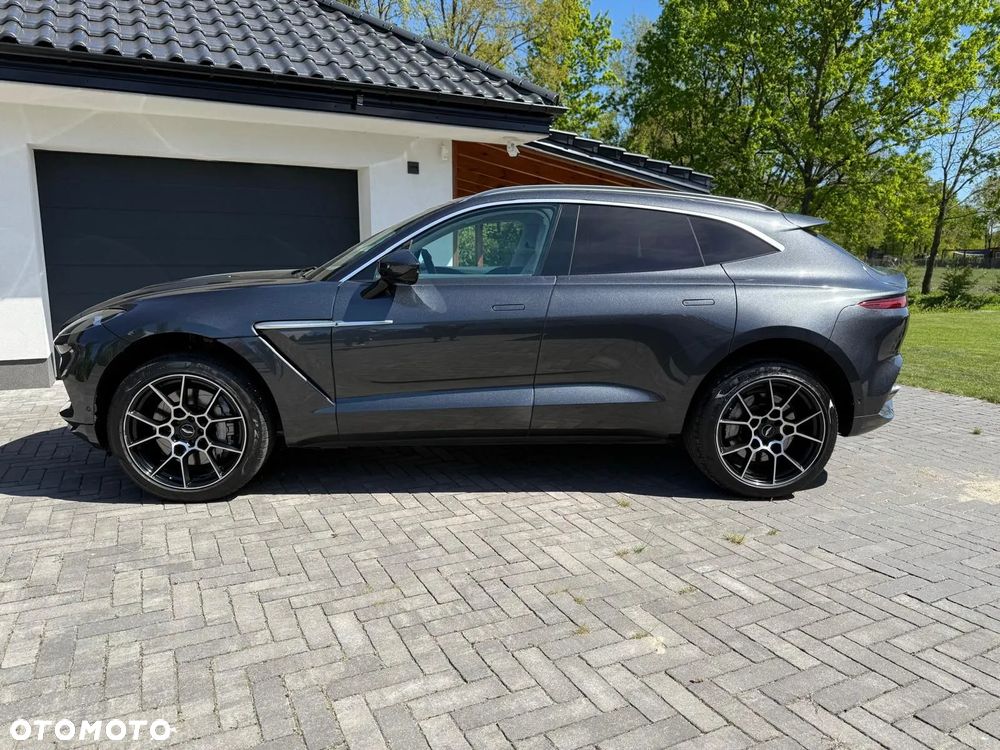 Aston Martin DBX - 1