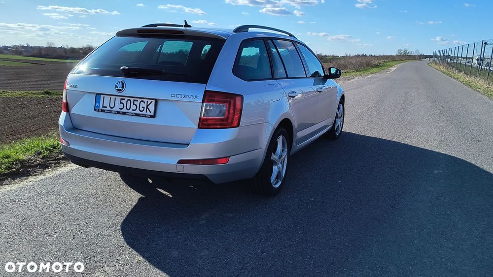 Skoda Octavia ver-2-0-tdi-style-dsg - 2