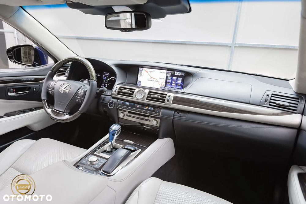 Lexus LS - 12