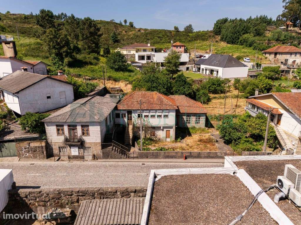Prédio para Restauro com Terreno de Construção em Vila Nova do Camp... - Grande imagem: 3/19