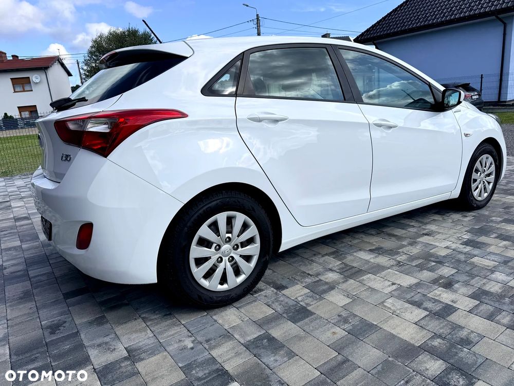 Hyundai i30 1.4 Family - 17