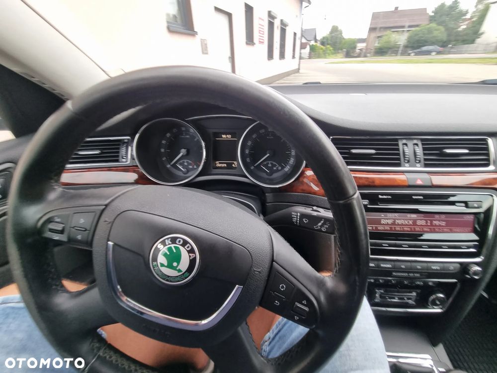 Skoda Superb 2.0 TDI Platinum - 25