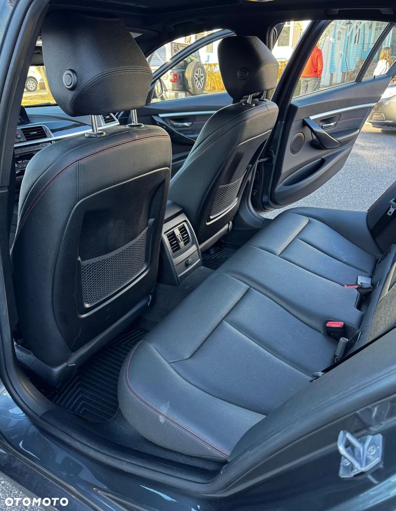 BMW Seria 3 330i xDrive Edition Luxury Line Purity - 28