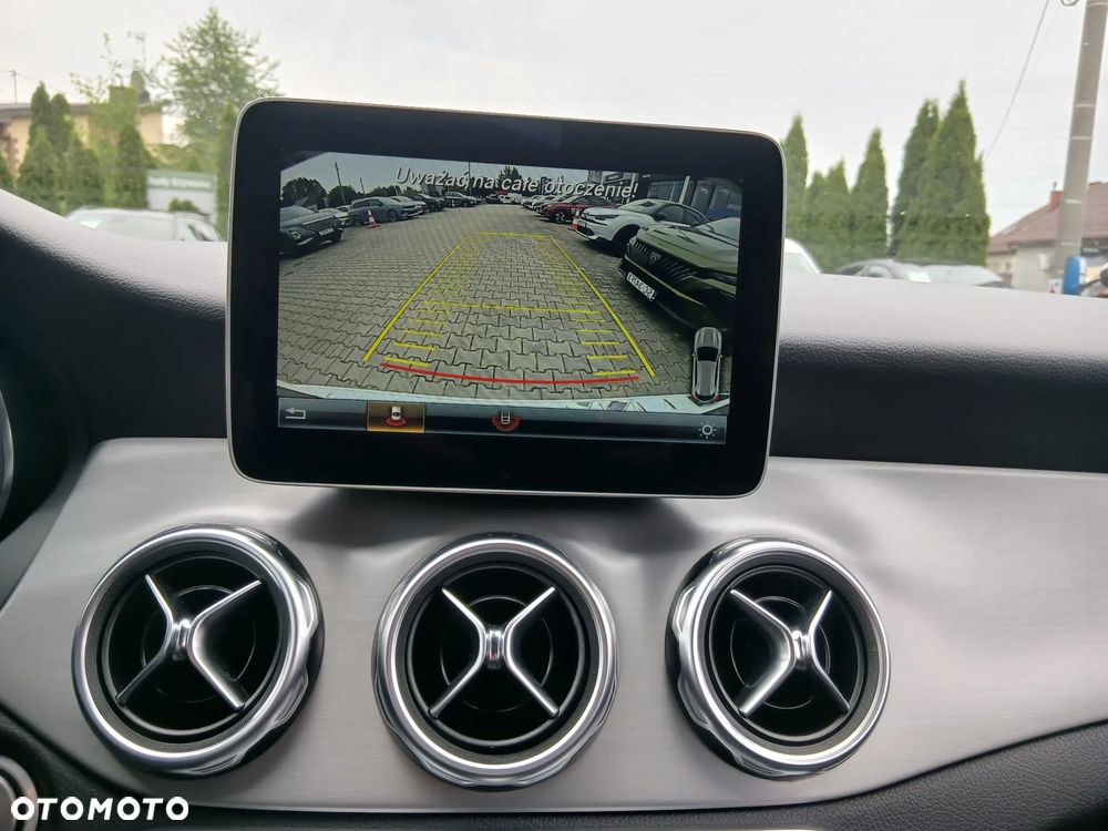 Mercedes-Benz GLA 200 7G-DCT - 15