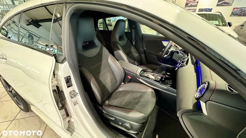 Mercedes-Benz CLA 200 mHEV AMG Line 7G-DCT - 33