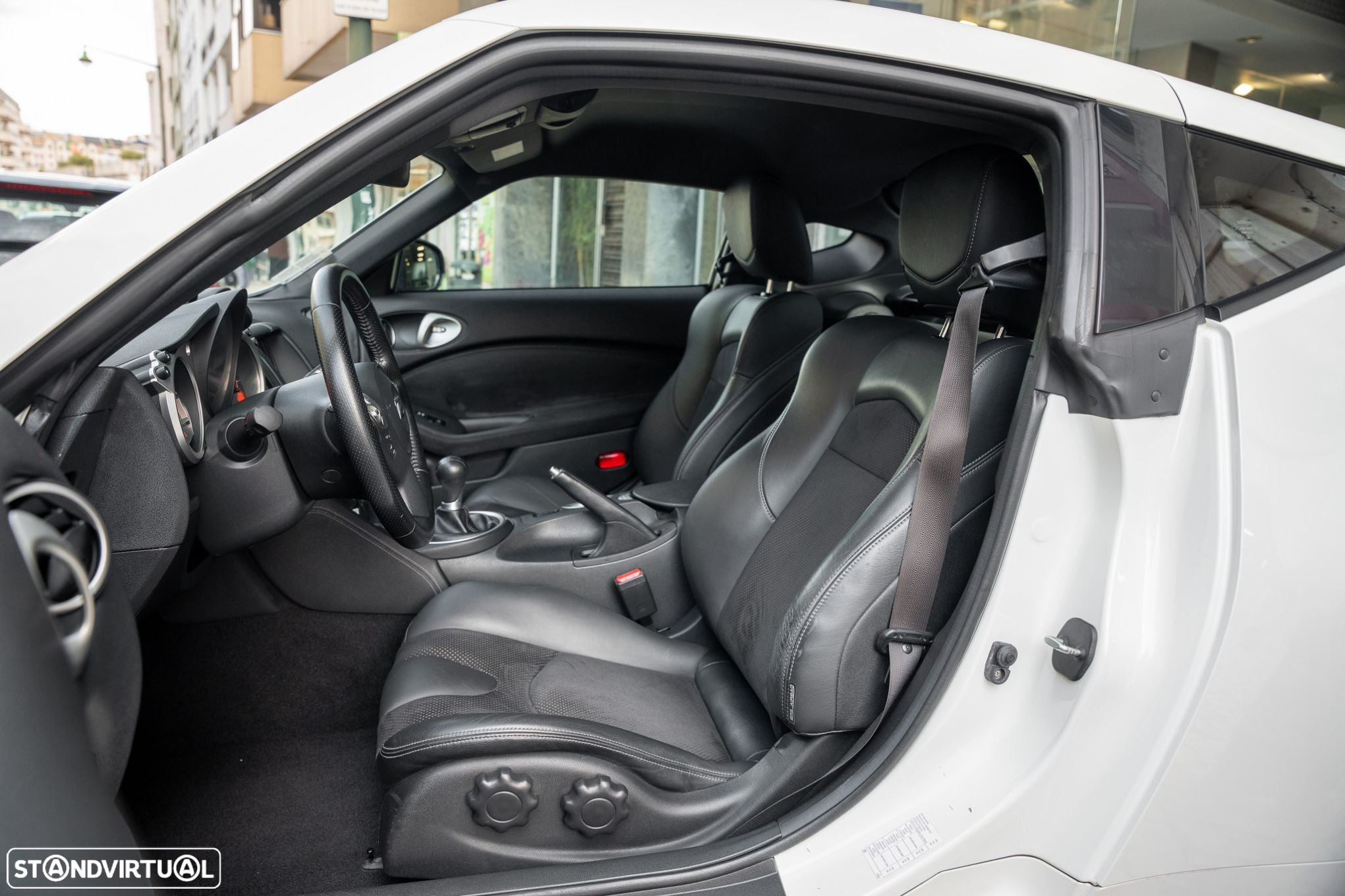 Nissan 370 Z Pack NAV+JA19 - 22