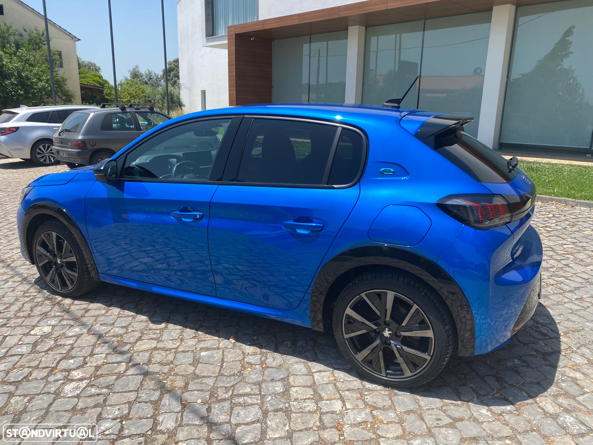 Peugeot e-208 GT - 5