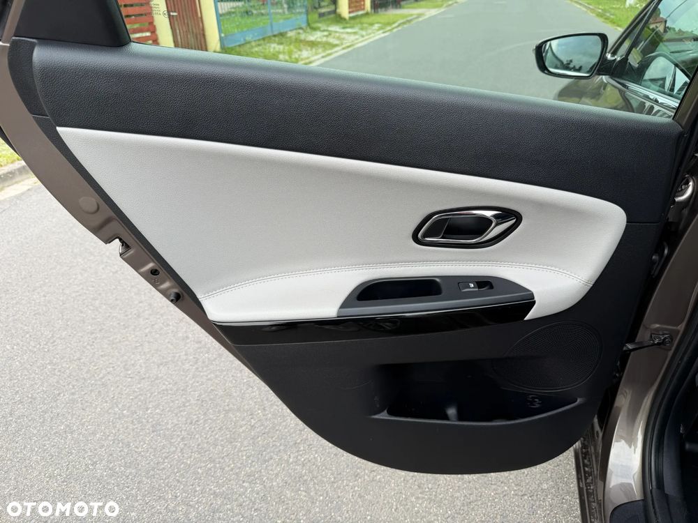 Kia Ceed 1.6 GDI DCT Platinum Edition - 28