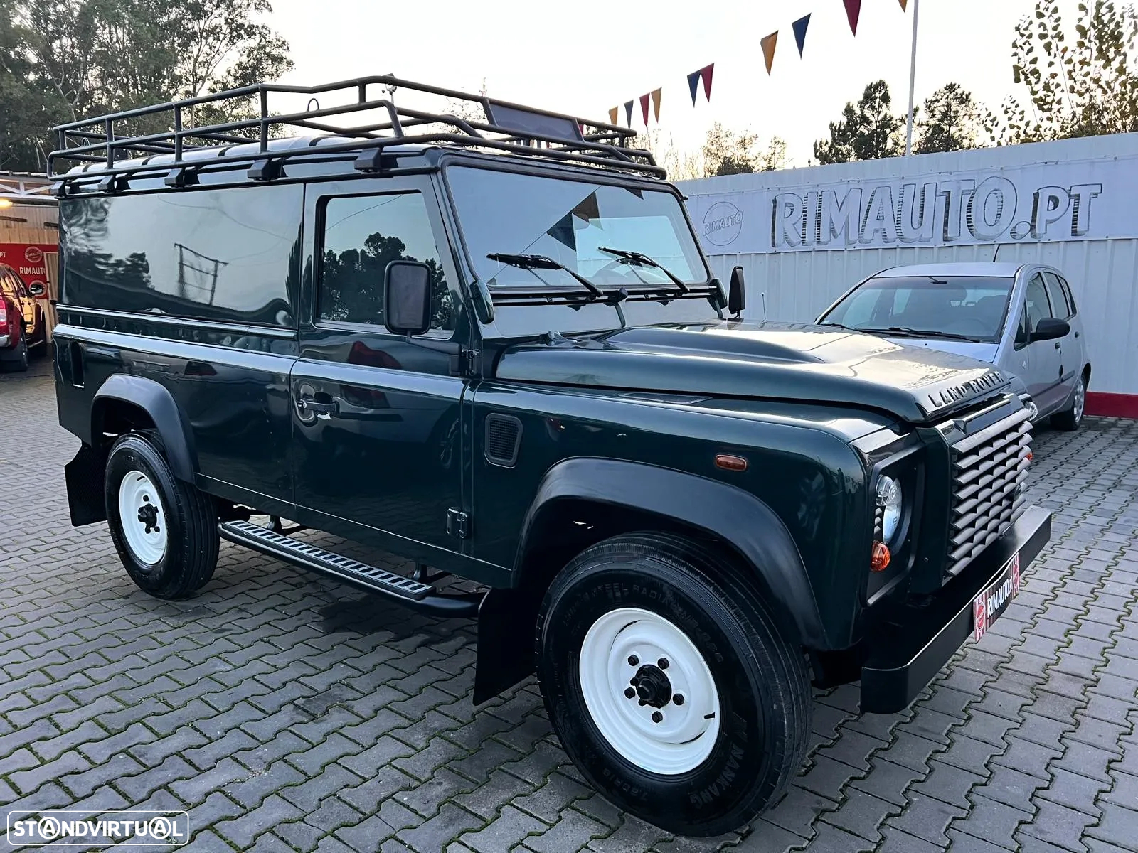Land Rover Defender - 12