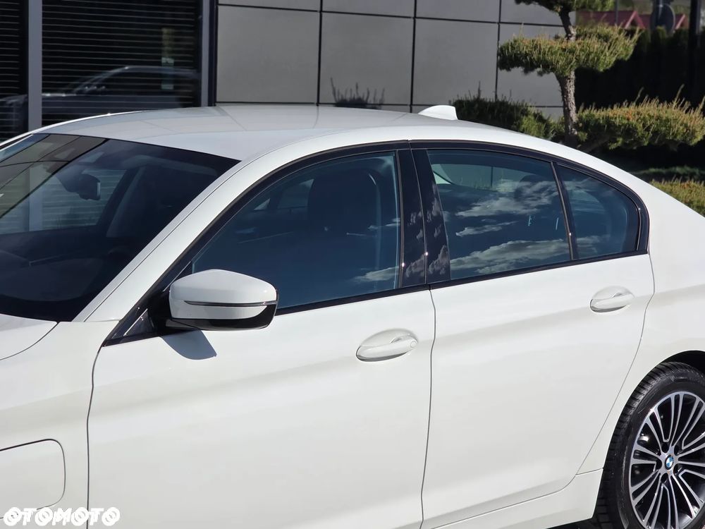 BMW Seria 5 530e iPerformance xDrive Sport Line sport - 33