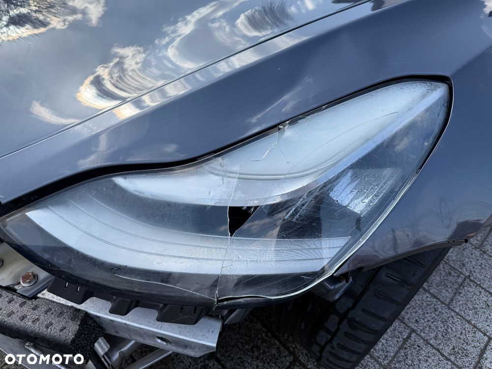 Tesla Model 3 - 13