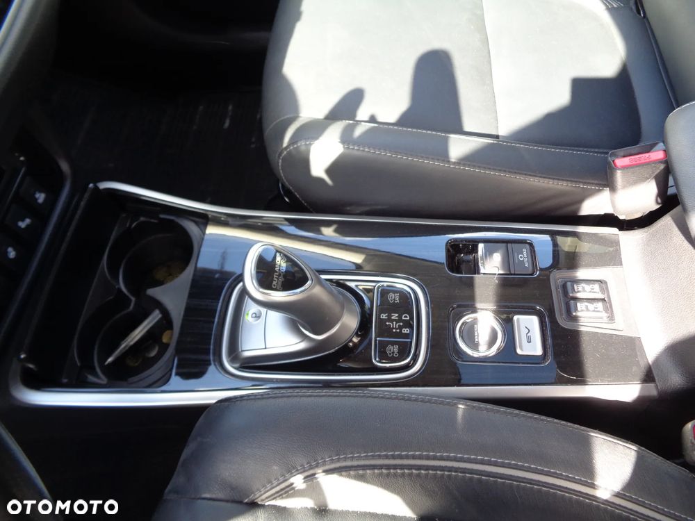 Mitsubishi Outlander 2.0 4WD Top - 15