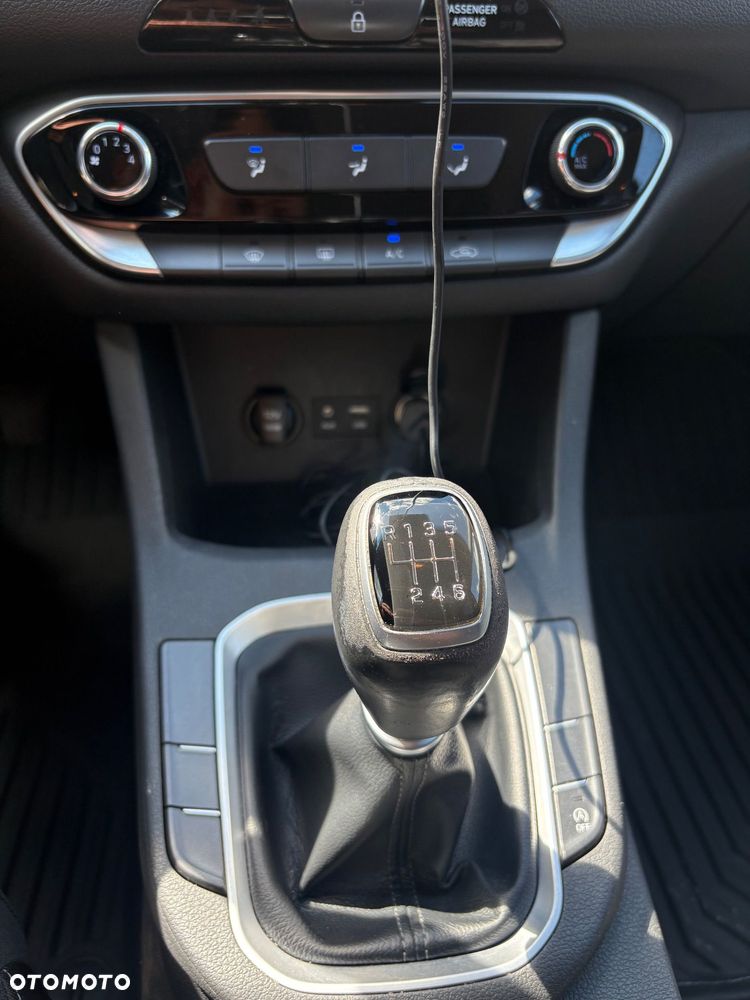 Hyundai i30 1.4 Classic + - 28