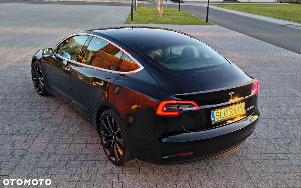 Tesla Model 3 - 9