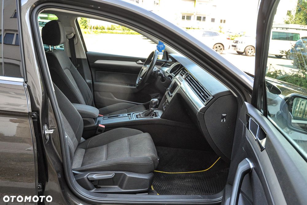 Volkswagen Passat - 11