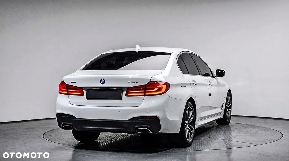 BMW Seria 5 530i xDrive M Sport Edition - 3