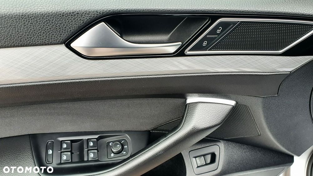 Volkswagen Passat - 34