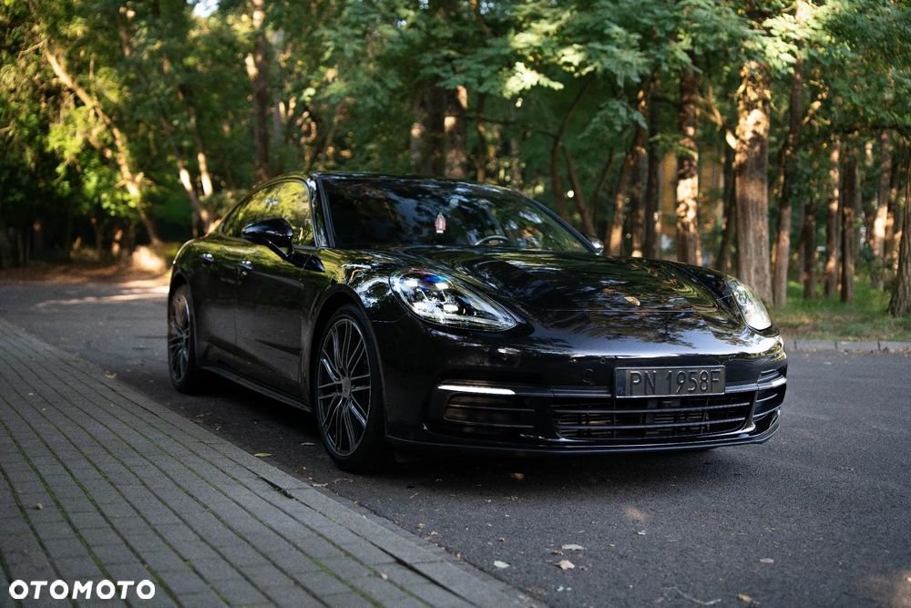 Porsche Panamera 4 Platinum Edition - 2