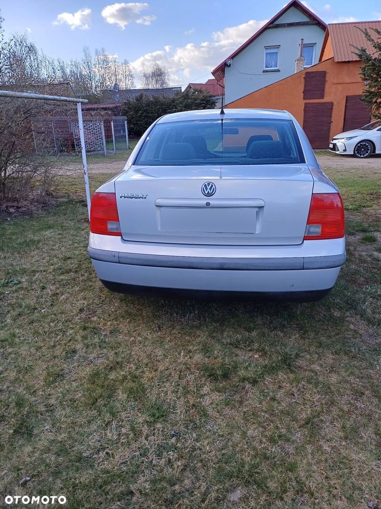 Volkswagen Passat 1.6 CL - 20