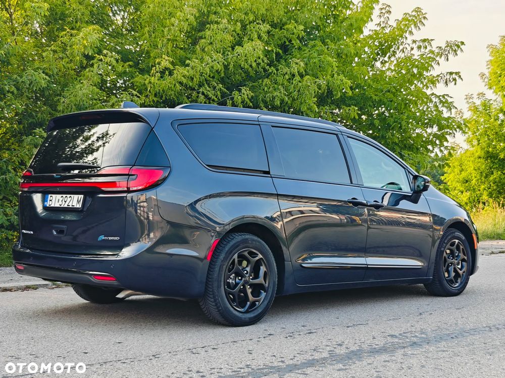 Chrysler Pacifica - 2