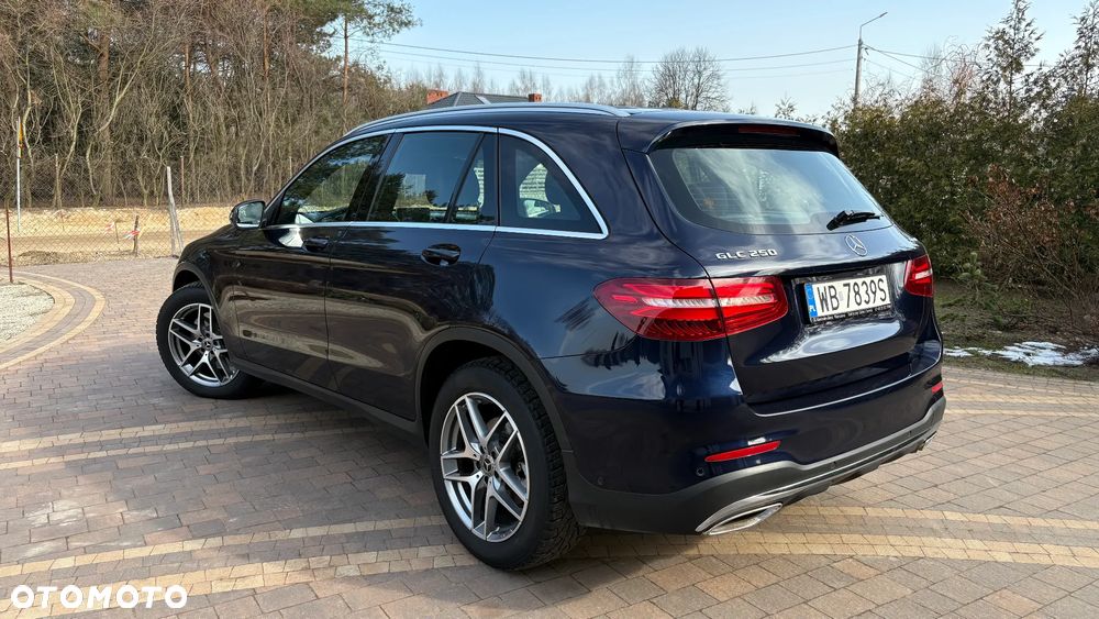 Mercedes-Benz GLC 250 4Matic 9G-TRONIC AMG Line - 3