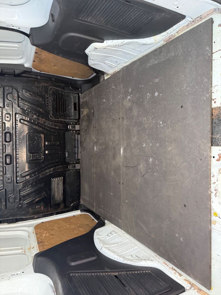 Ford Transit Connect - 9