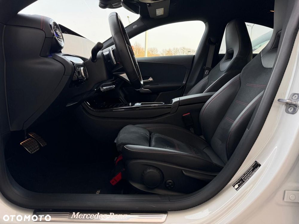 Mercedes-Benz CLA - 16