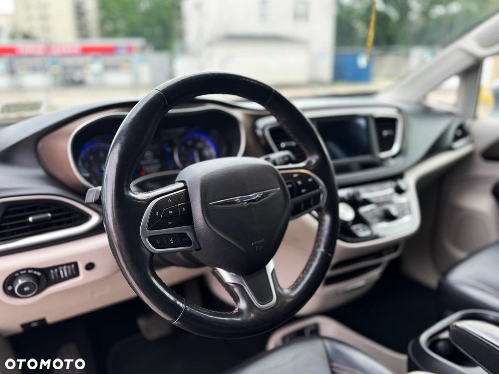 Chrysler Pacifica - 20